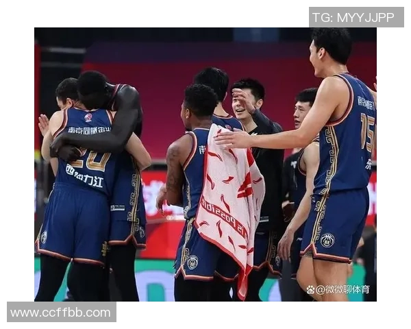 武汉足球队以87分领跑精英赛积分榜展现强大实力